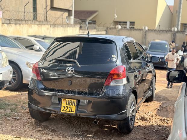 Toyota Vitz 2010 Black