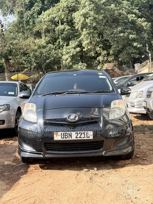 Toyota Vitz 2010 Black