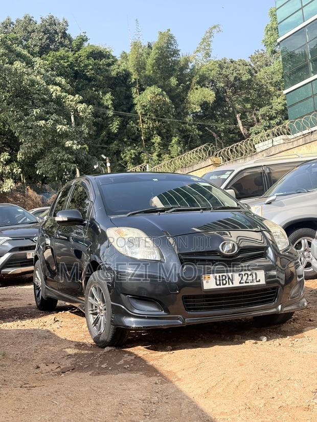 Toyota Vitz 2010 Black