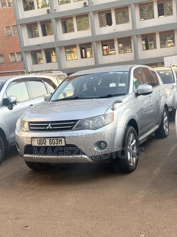 Mitsubishi Outlander 2010 Silver