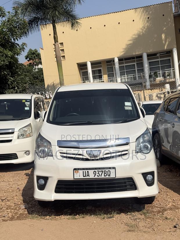 Toyota Noah 2013 White