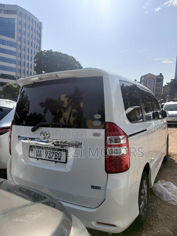 Toyota Noah 2013 White
