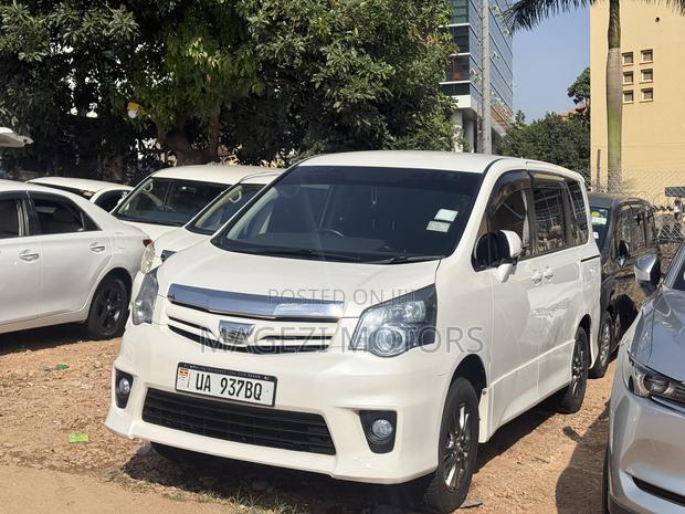 Toyota Noah 2013 White
