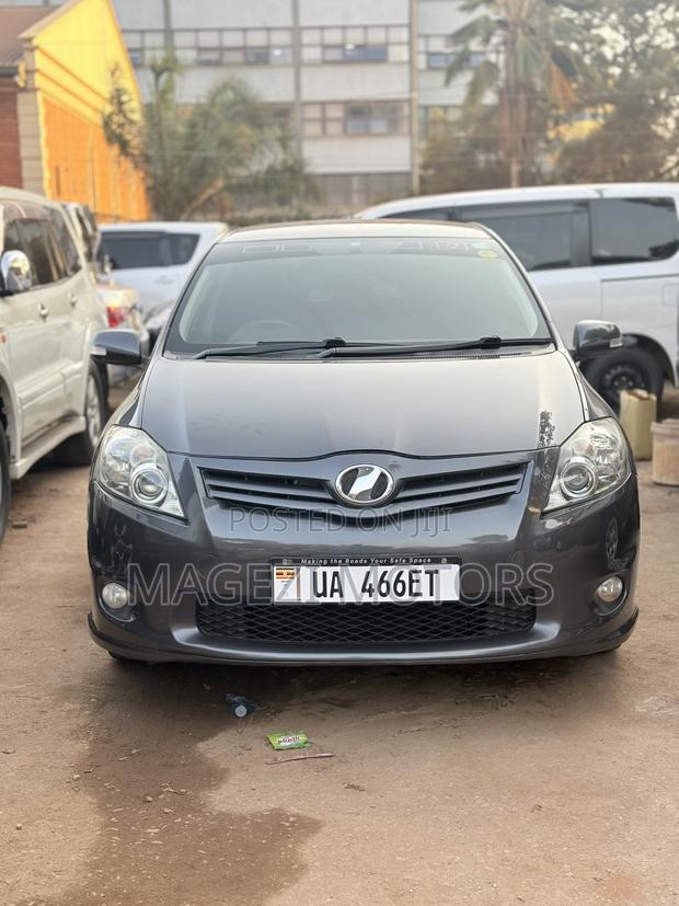Toyota Auris 2011 Gray