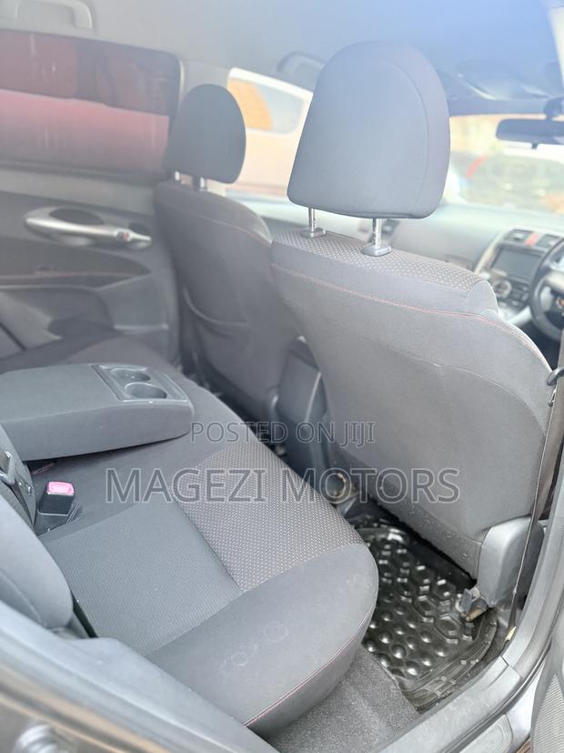 Toyota Auris 2011 Gray