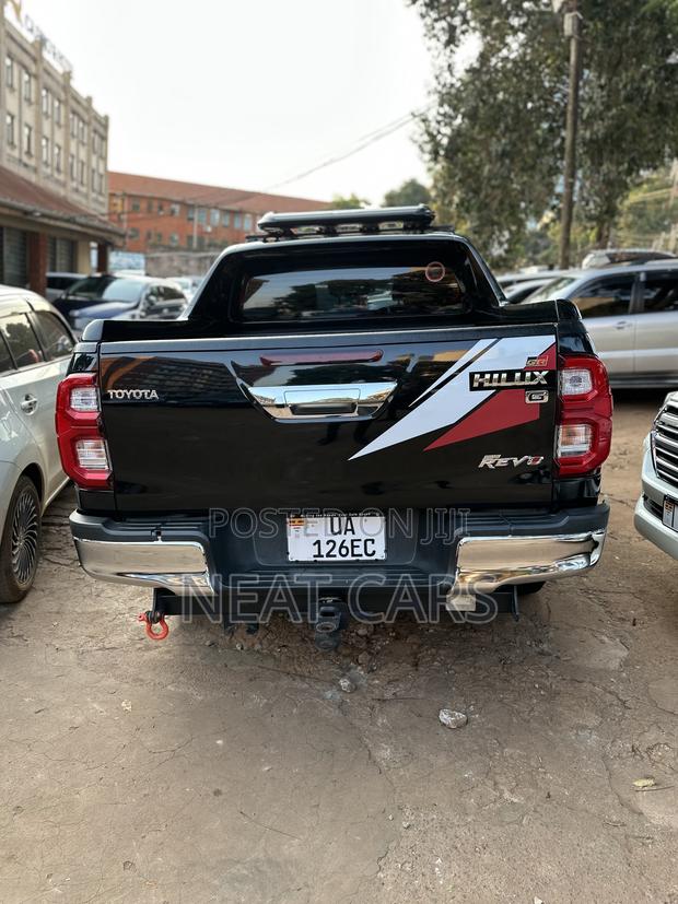 Toyota Hilux 2017 Black
