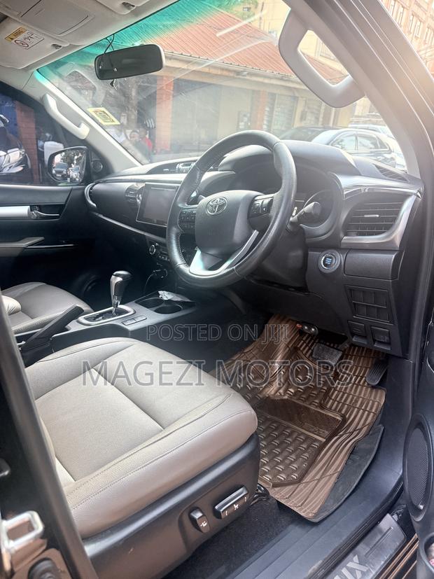 Toyota Hilux 2020 Black