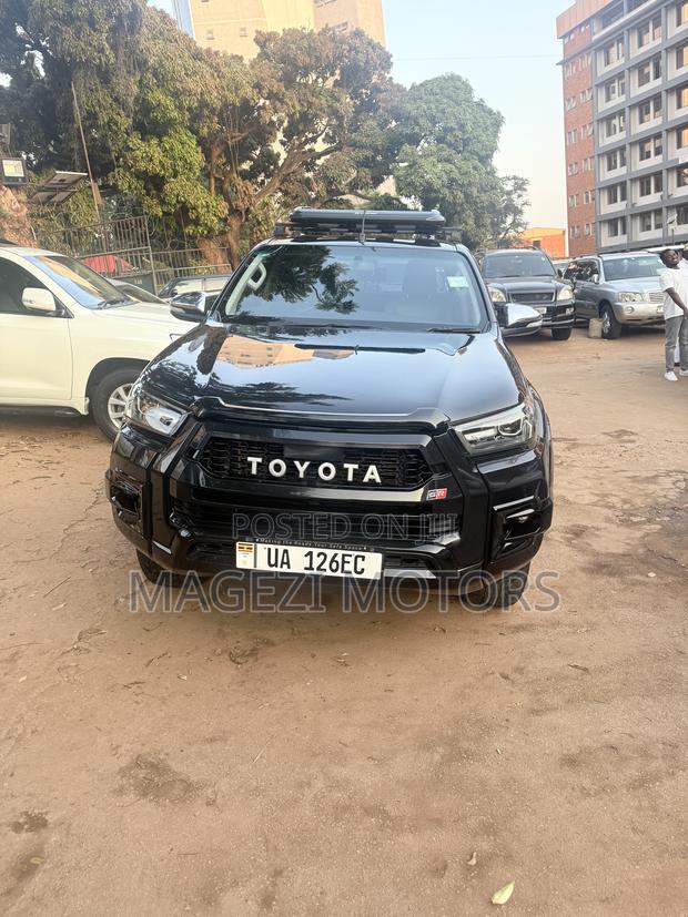 Toyota Hilux 2020 Black
