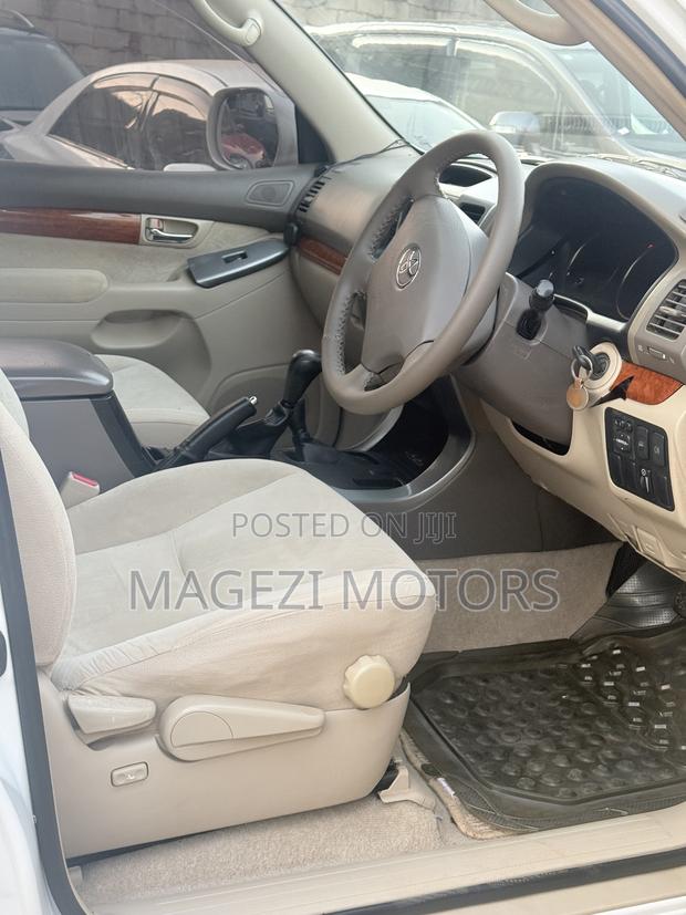 Toyota Land Cruiser Prado 2010 White
