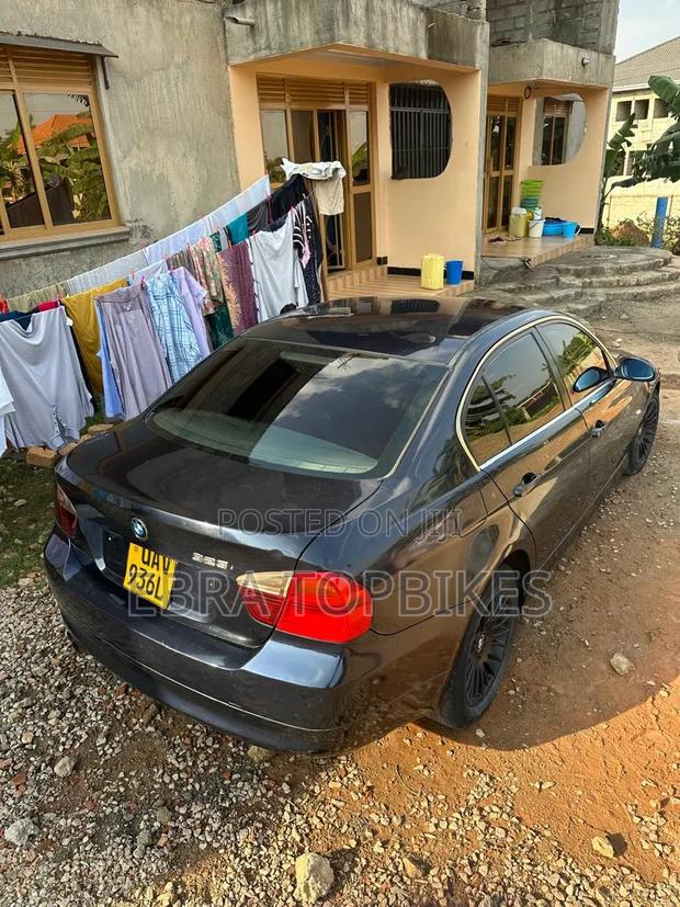BMW 320i Sedan RWD 2008 Black