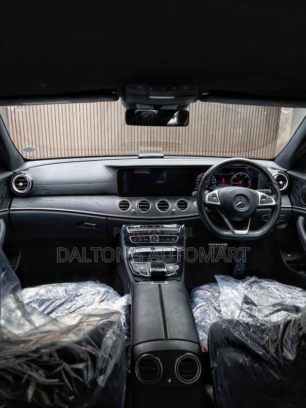Mercedes-Benz E220 2017 Blue
