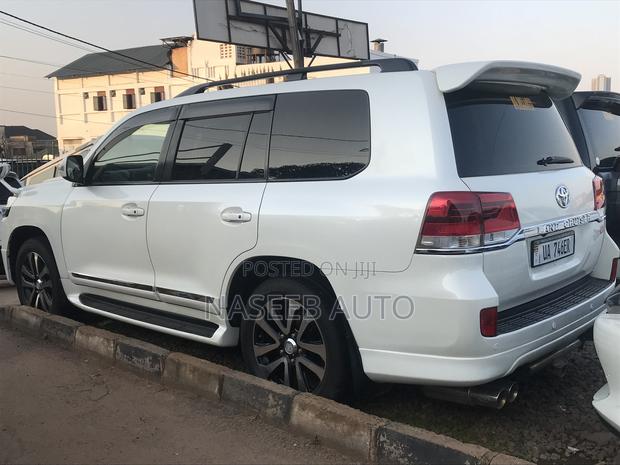 Toyota Land Cruiser Prado 2018 White