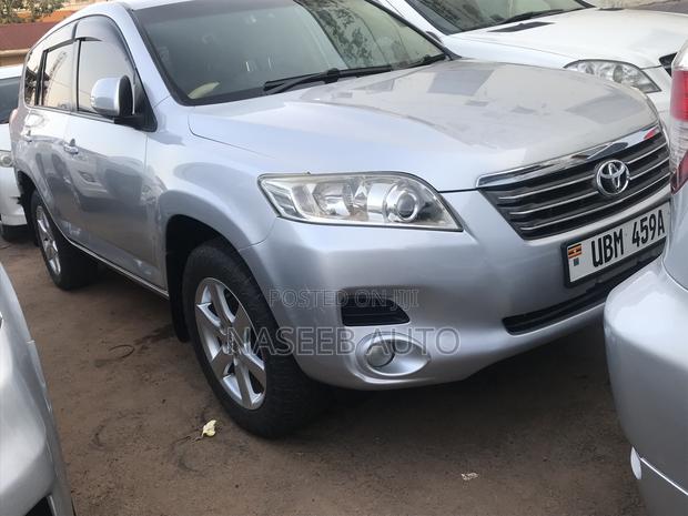 Toyota Vanguard 2010 Silver