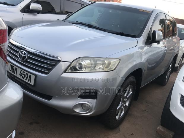 Toyota Vanguard 2010 Silver