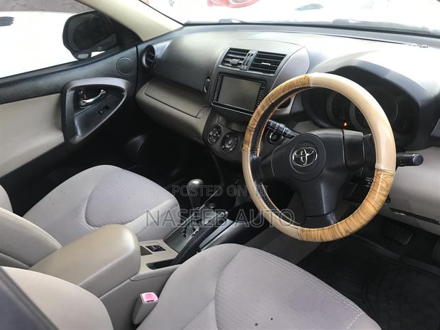 Toyota Vanguard 2010 Silver