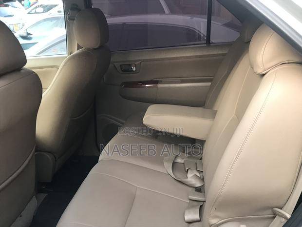 Toyota Fortuner 2011 Silver