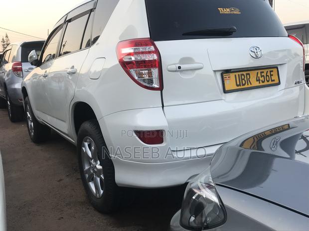 Toyota RAV4 2010 White