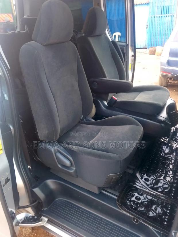 Toyota Noah 2012 Silver