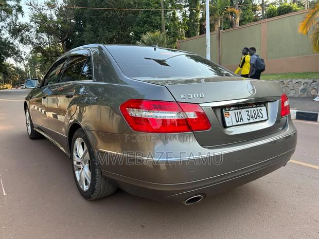 Mercedes-Benz E300 2010 Gray