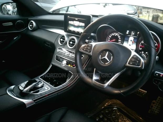 Mercedes-Benz 200 2017 Black