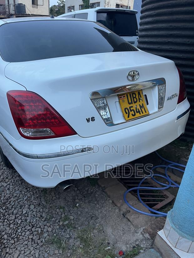 Toyota Crown 2010 White