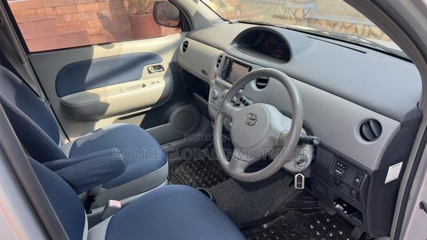 Toyota Sienta 2006 Silver