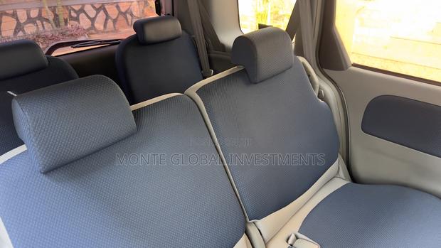 Toyota Sienta 2006 Silver