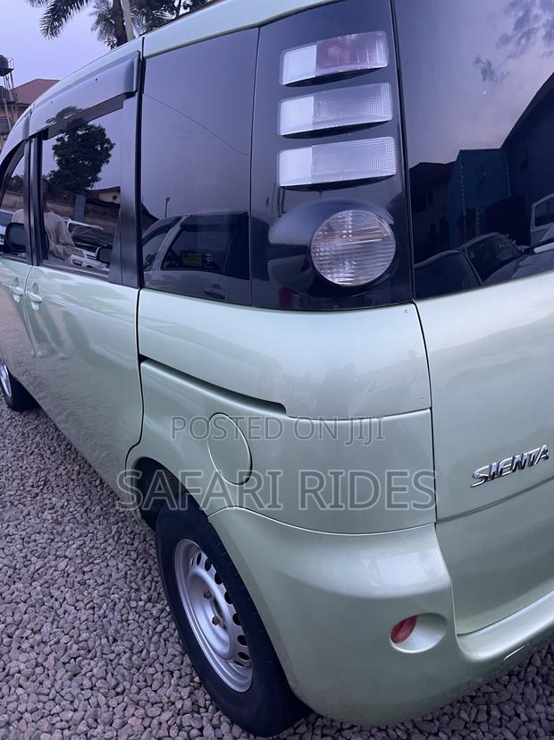Toyota Sienta 2007 Green