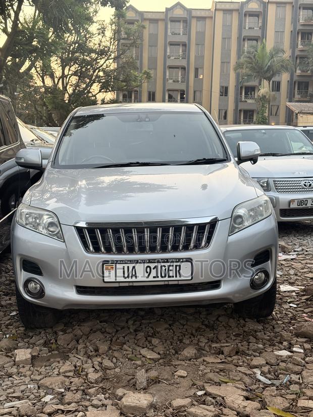 Toyota Vanguard 2011 Silver