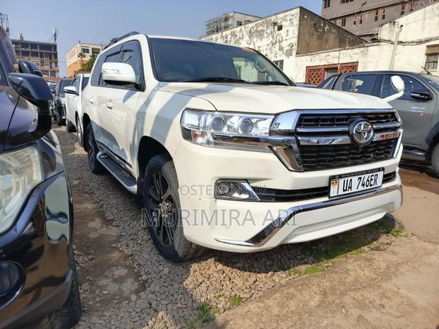 Toyota Land Cruiser 2010 White