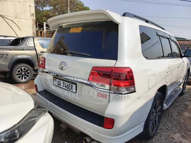 Toyota Land Cruiser 2010 White