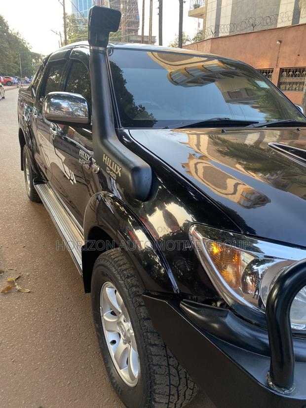 Toyota Hilux 2005 Black
