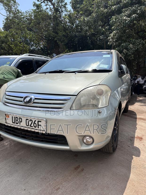 Toyota Raum 2008 Gray