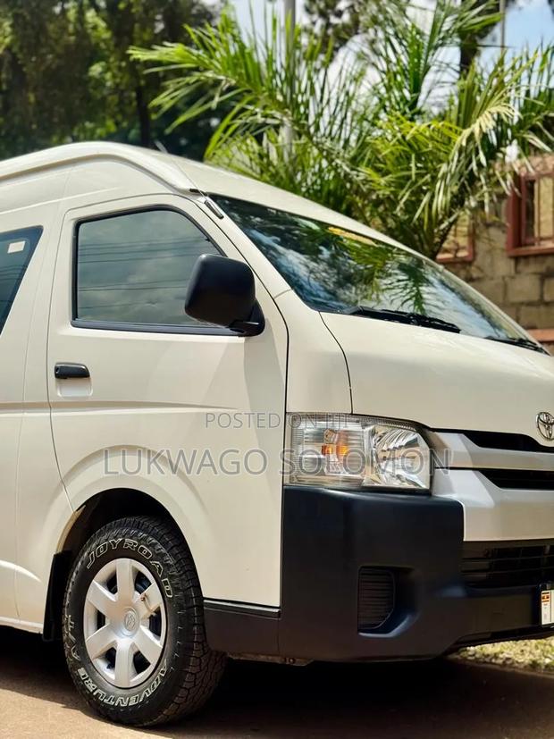 Car 2022 White