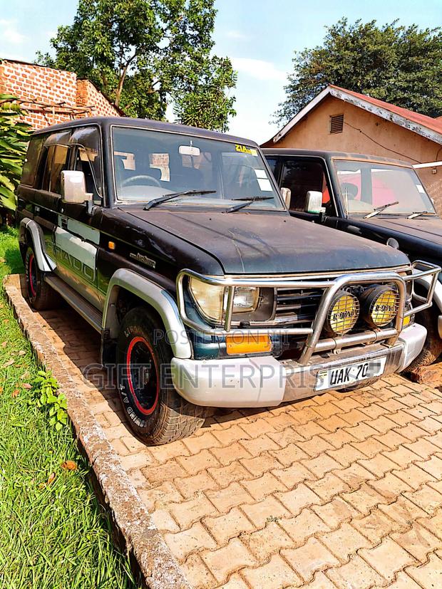 Toyota Land Cruiser Prado 1996 Black