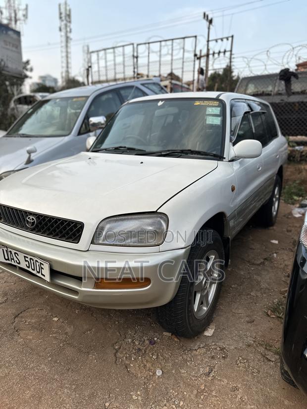 Toyota RAV4 1999 Pearl