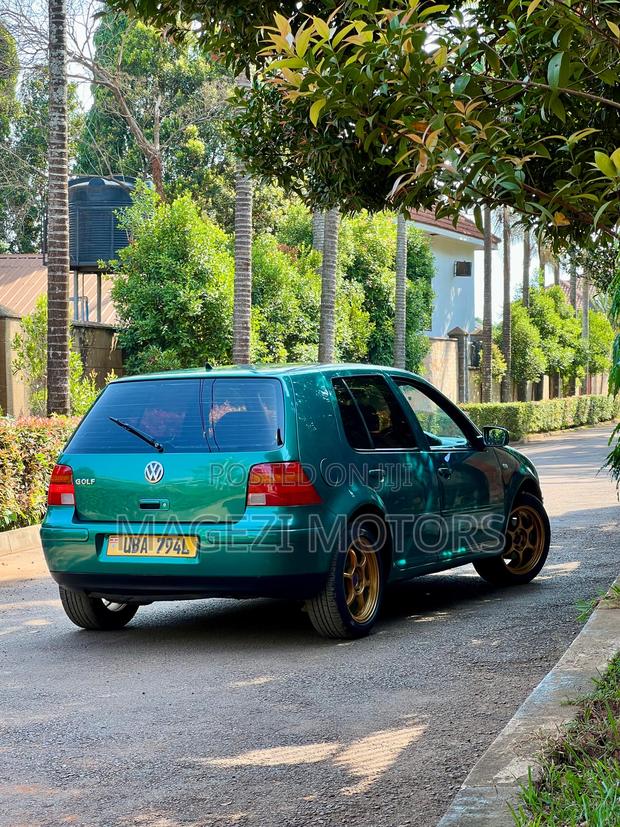 Volkswagen Golf 2005 Green