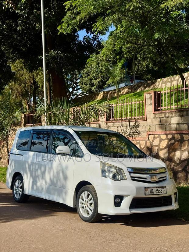 Toyota Noah 2011 White
