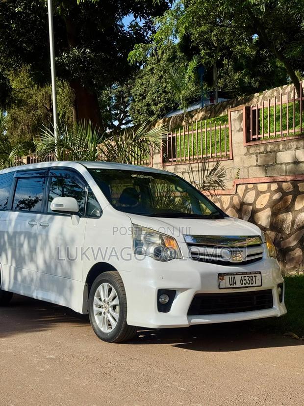 Toyota Noah 2011 White