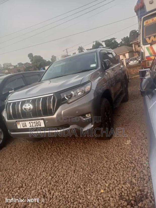 Toyota Land Cruiser Prado 2.8 2017 Silver
