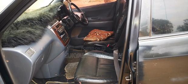 Toyota Ipsum 2000 Black