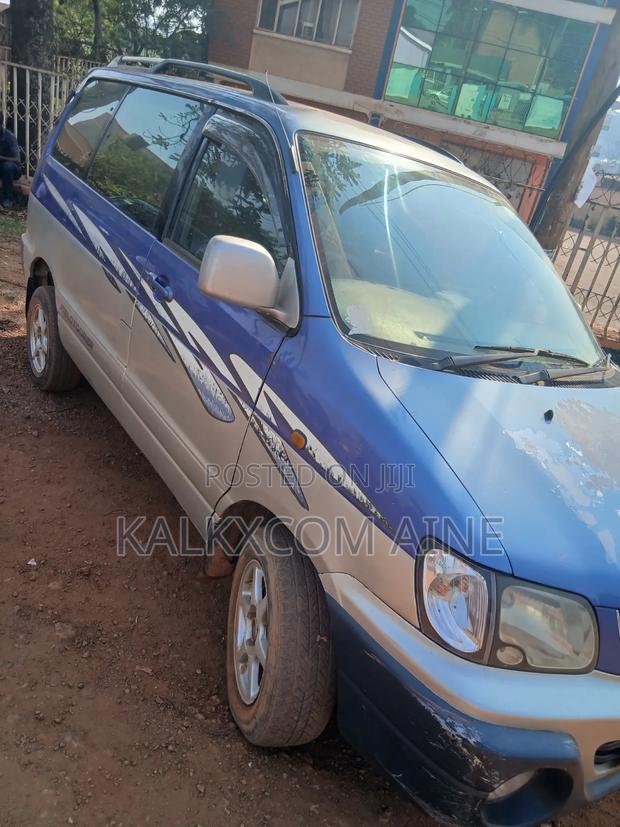Toyota Noah 2005 Blue