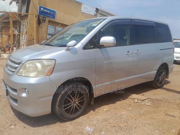 Toyota Noah 2006 Silver