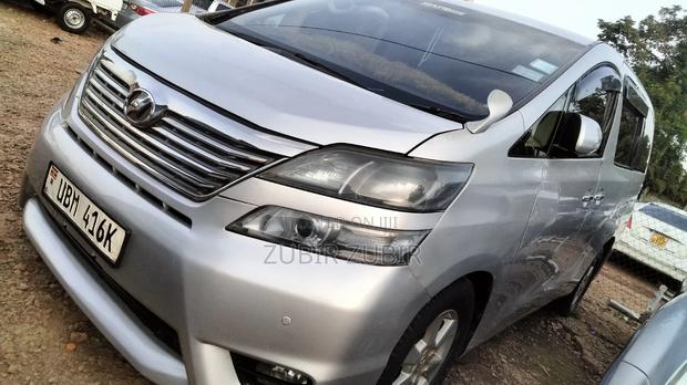 Toyota Alphard 2012 Silver