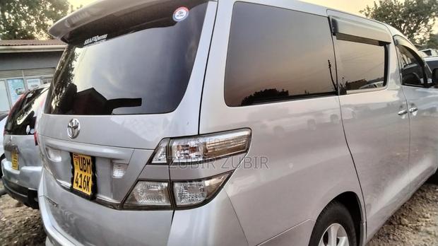Toyota Alphard 2012 Silver