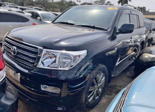 Toyota Land Cruiser 2010 Black