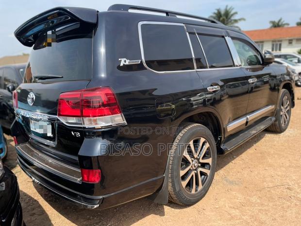 Toyota Land Cruiser 2012 Black
