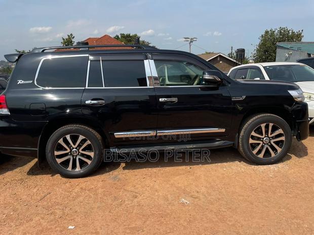 Toyota Land Cruiser 2012 Black