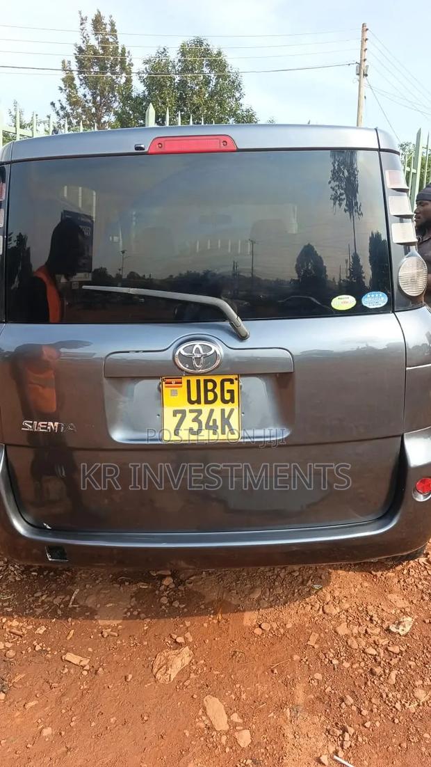 Toyota Sienta 2008 Gray