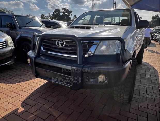 Toyota Hilux 2013 White